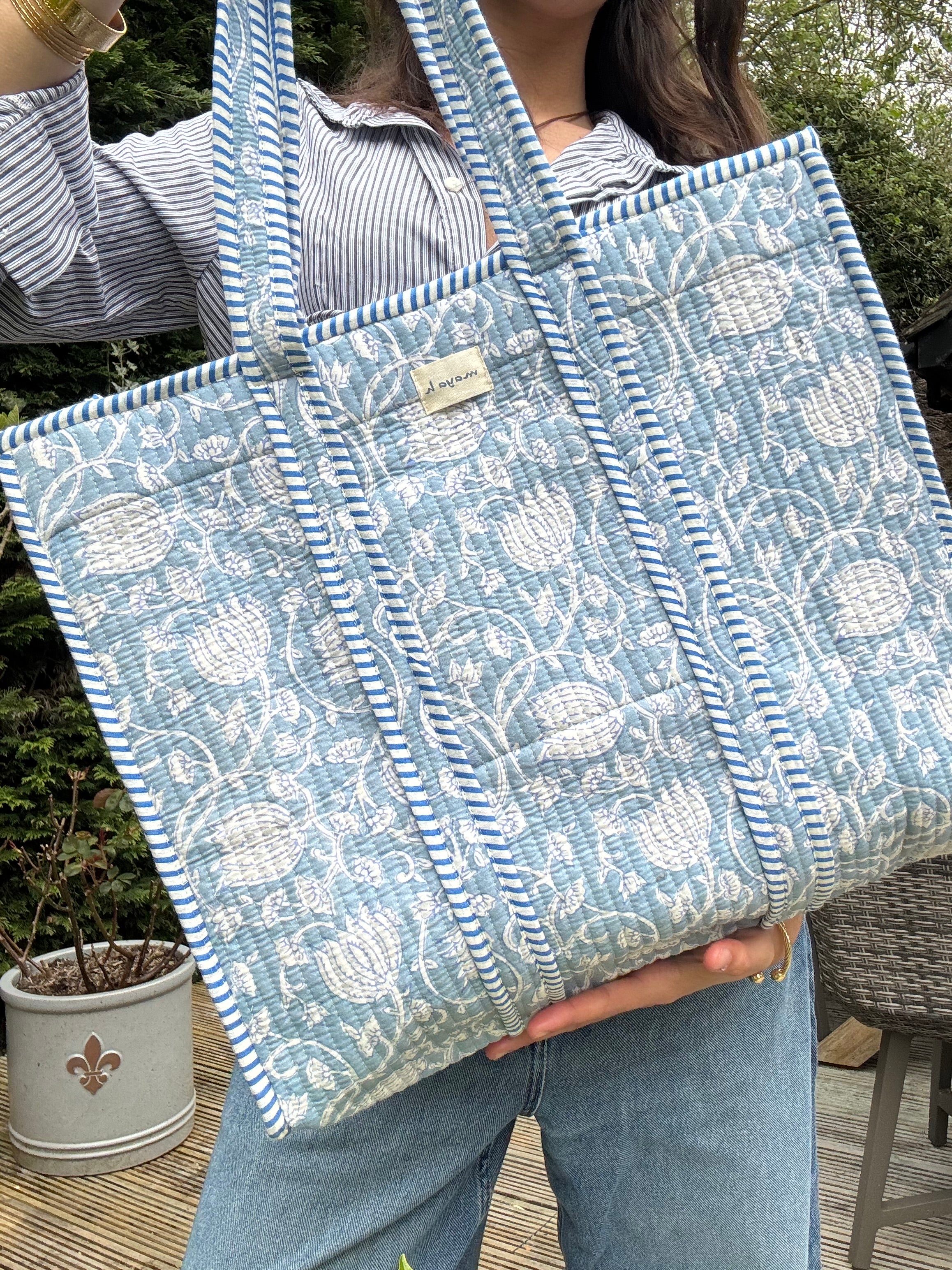 Tote bag