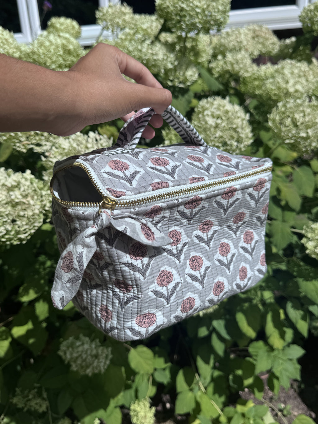 Cosmetic Case – Grey Flower